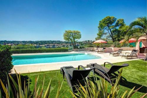 Modern Villa In Biot With Pool And Jacuzzi