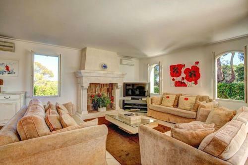 Modern Villa In Biot With Pool And Jacuzzi