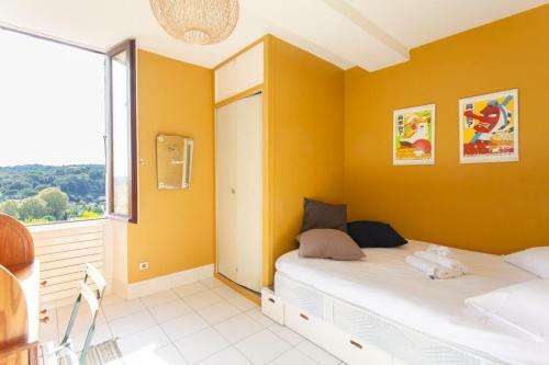Apartment For 3 People In The City Center