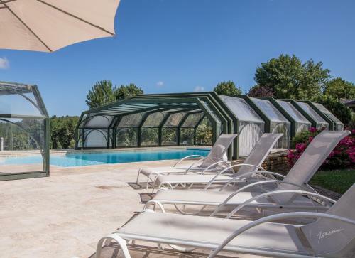 Chalet Biron - Piscine & Tennis - G�tes de Poubille