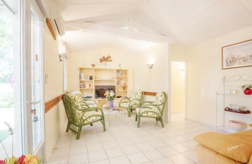 Chalet Biron - Piscine & Tennis - G�tes de Poubille