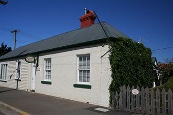 Bed & Breakfast Westbury Gingerbread Cottages