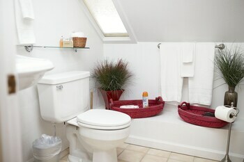 Brittania & W.e. Mauger Estate B&B