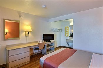 Motel 6 Nashua