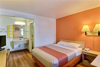 Motel 6 Nashua