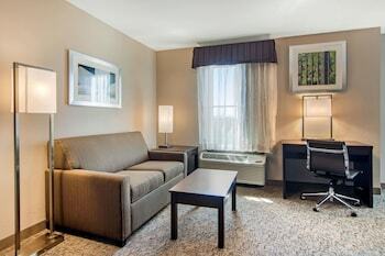 Hotel Castleberry Inn & Suites