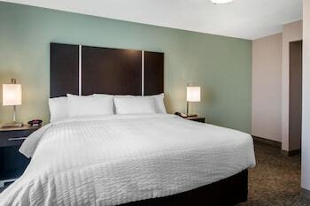 Hotel Castleberry Inn & Suites