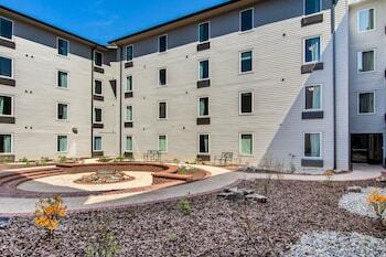 Hotel Castleberry Inn & Suites