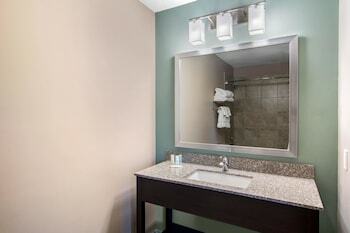 Hotel Castleberry Inn & Suites