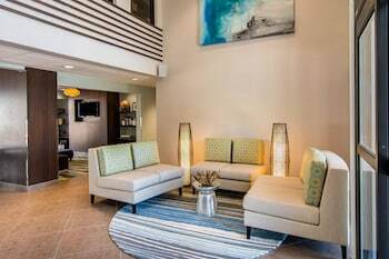 Hotel Castleberry Inn & Suites