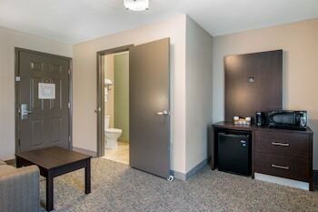 Hotel Castleberry Inn & Suites