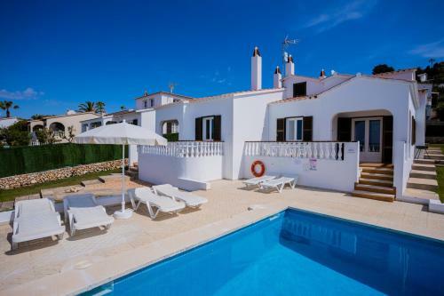Villas 84a/b Est, Oest, Son Bou
