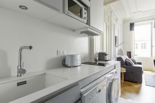 Apartamento Charming Studio In Typical Residence 300 M To The Beaches - Welkeys