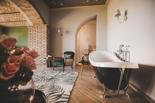 Almaranto Hotel & Retreat