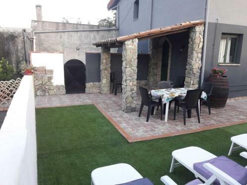 Holiday House, Calatabiano