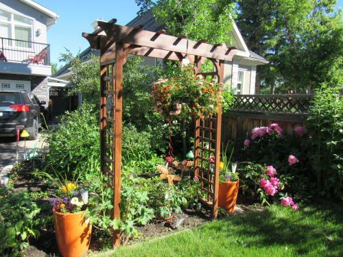 Along River Ridge Bed & Breakfast