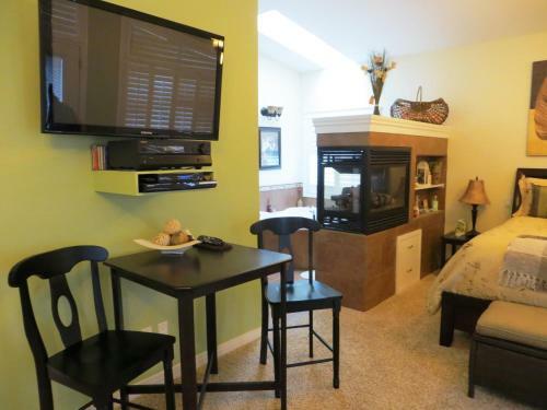 Along River Ridge Bed & Breakfast