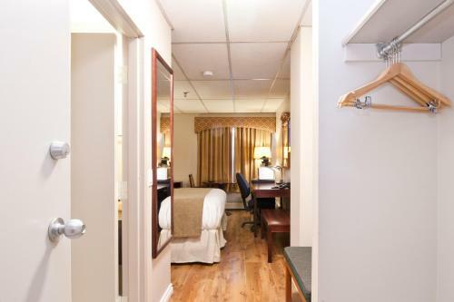 Hotel Provost Motor Inn