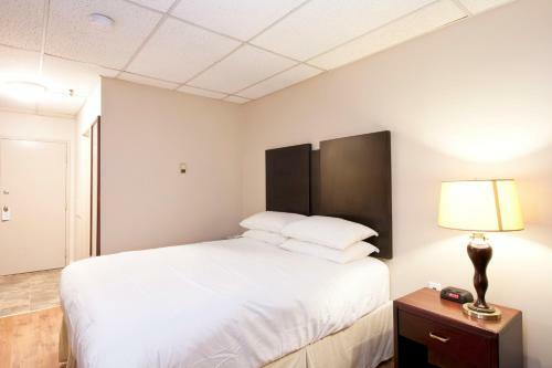 Hotel Provost Motor Inn