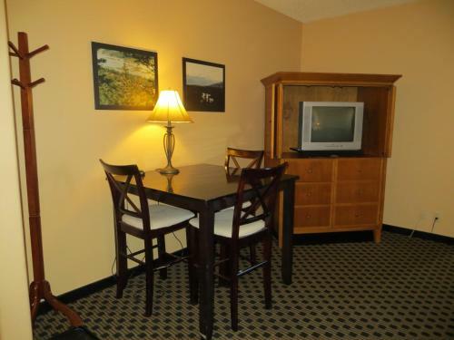 Hotel Athabasca Valley Inn & Suites