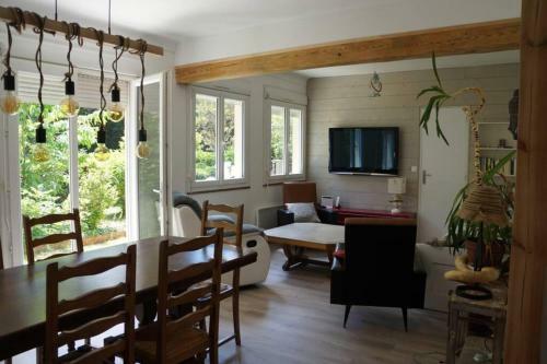 Maison En Bordure De For�t, Proche Du Lac.