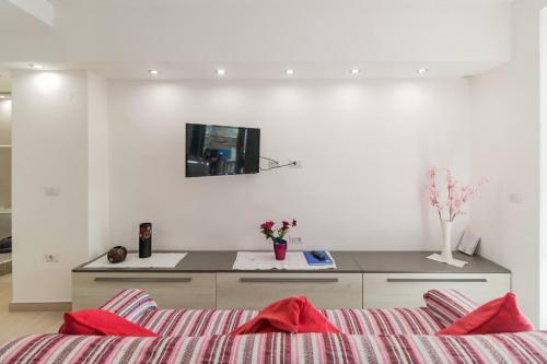 Purple Flower Suit Apartment