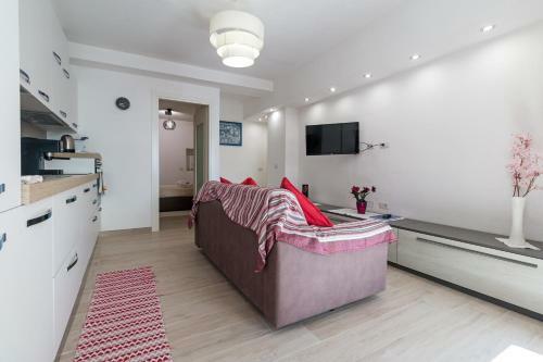 Purple Flower Suit Apartment