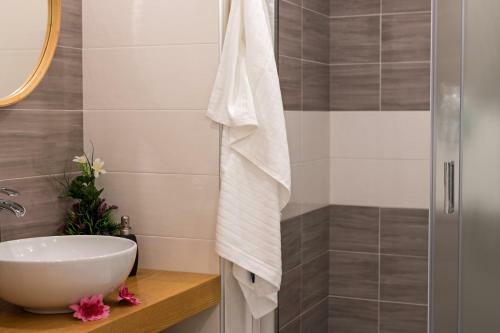 Purple Flower Suit Apartment