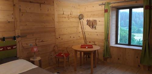 Hostal Le Jura En Toutes Saisons