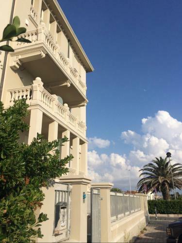 Chic Beach Apartment