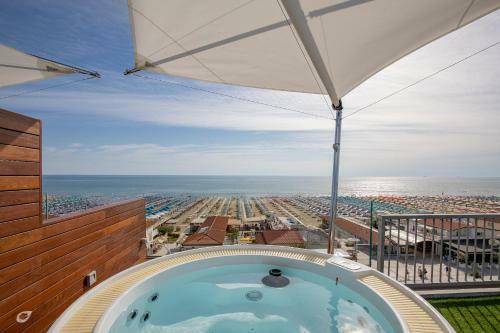 Apartamento Beachfront Penthouse With Jacuzzi And Private Parking
