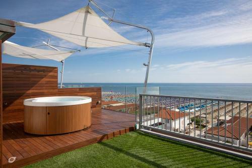 Apartamento Beachfront Penthouse With Jacuzzi And Private Parking
