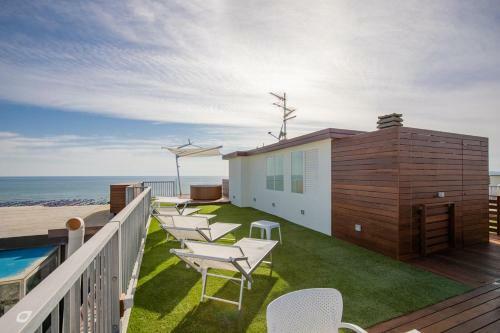Apartamento Beachfront Penthouse With Jacuzzi And Private Parking