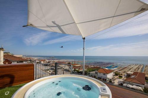 Apartamento Beachfront Penthouse With Jacuzzi And Private Parking