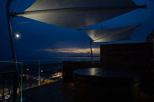 Apartamento Beachfront Penthouse With Jacuzzi And Private Parking