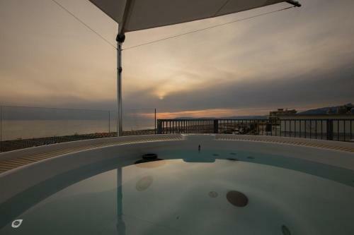 Apartamento Beachfront Penthouse With Jacuzzi And Private Parking