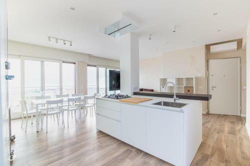 Apartamento Beachfront Penthouse With Jacuzzi And Private Parking