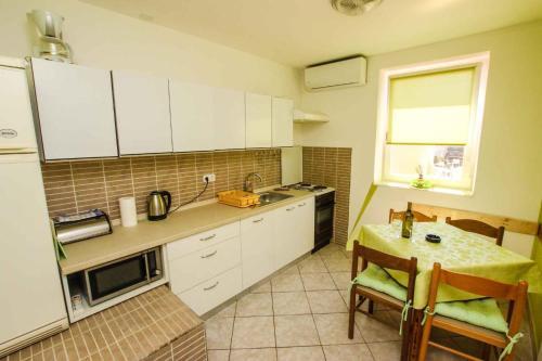Apartment In Porec/istrien 33166