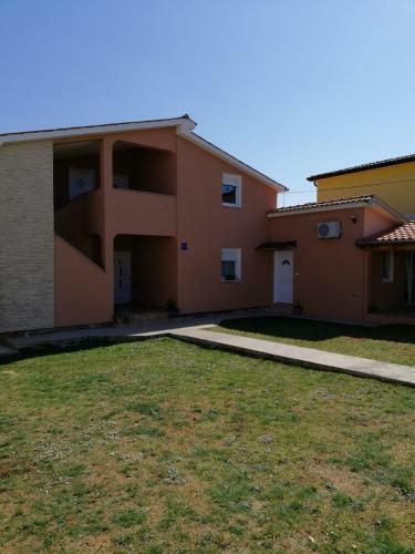 Apartments Dora