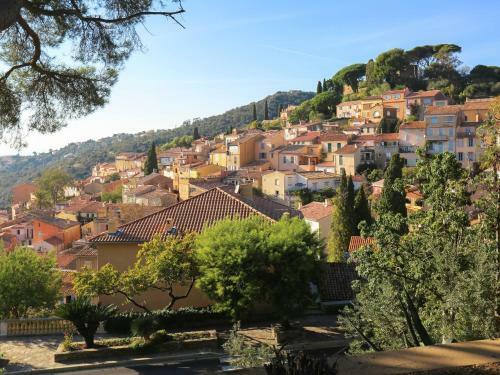 Cozy Villa In Bormes-les-mimosas With Private Pool