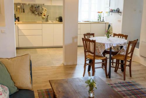 Lilie House