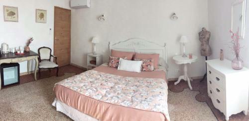 Hostal Les Terrasses De Boulbon B&B