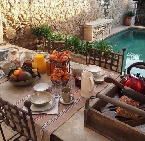 Hostal Les Terrasses De Boulbon B&B