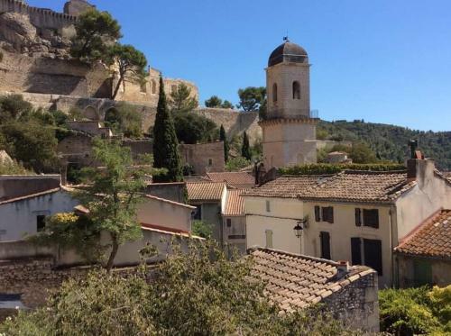 Hostal Les Terrasses De Boulbon B&B