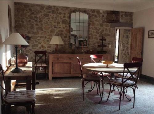 Hostal Les Terrasses De Boulbon B&B