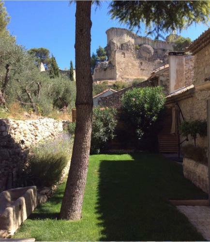 Hostal Les Terrasses De Boulbon B&B