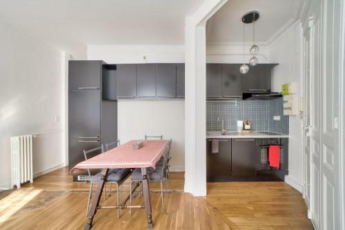 Guestready - Spacious And Quiet Typical Parisian Apartment