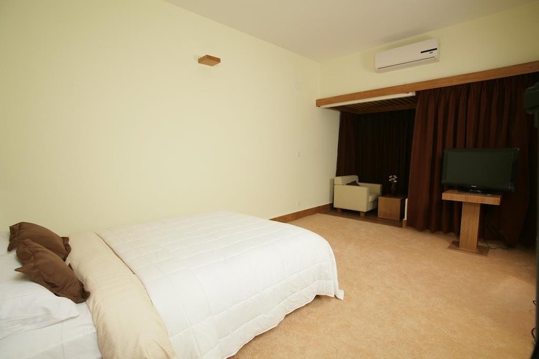 Richmond Hotel & Suites