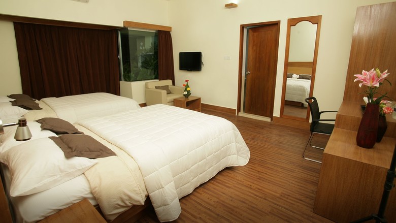Richmond Hotel & Suites