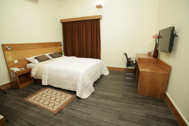 Richmond Hotel & Suites